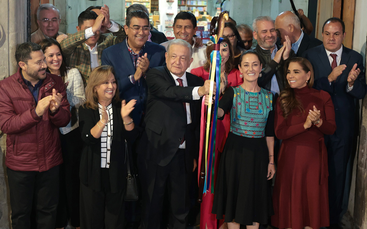 Ordena INE a Presidencia eliminar en redes sociales entrega del Bastón de mando