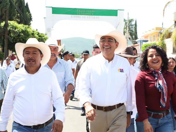 Céspedes inaugura reconstrucción de la carretera Agua Dulce-Tlapanalá -Tepemaxalco