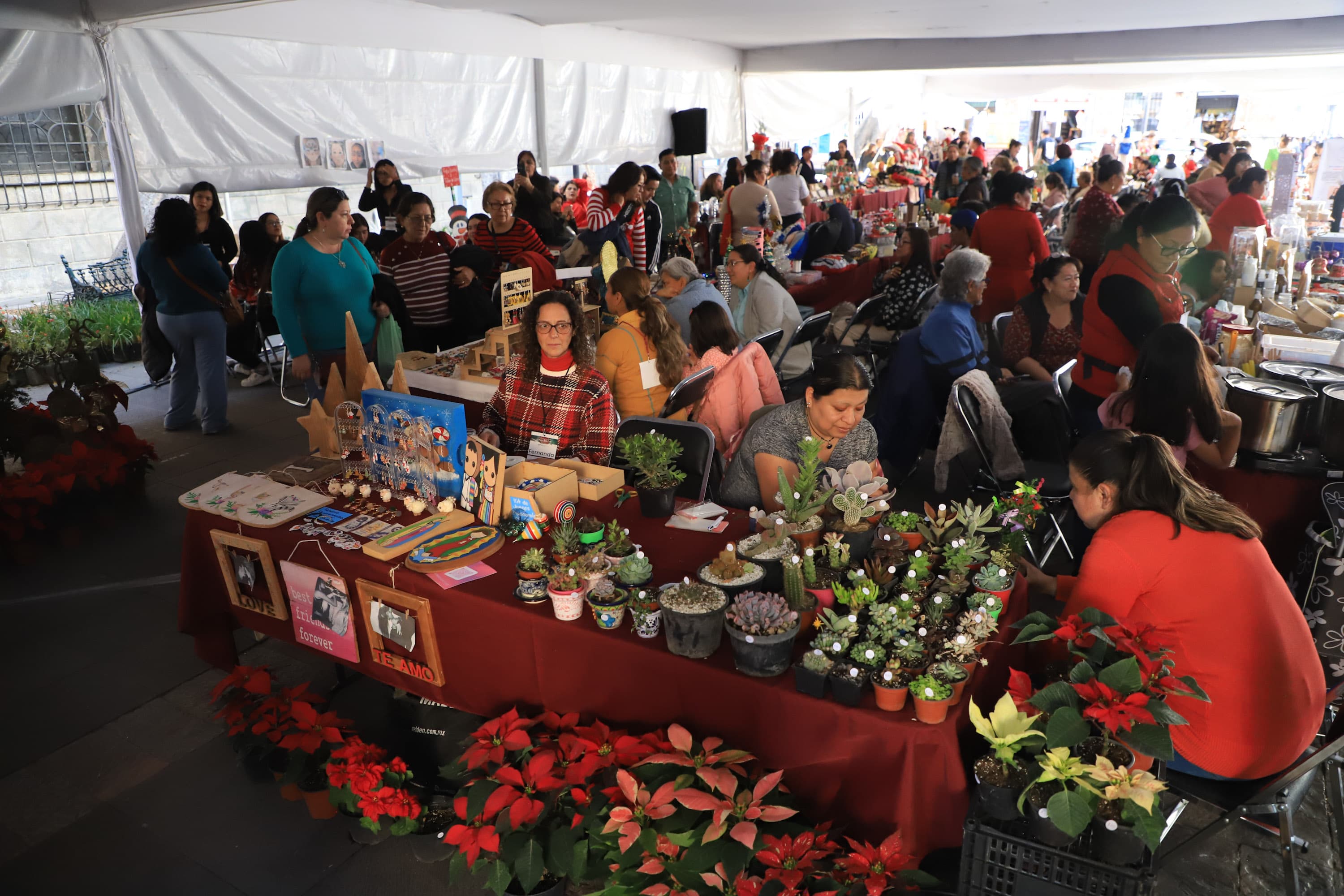 Tienes tiempo, date una escapada al Bazar Navideño Mujeres Imparables