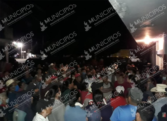Pobladores denuncian fraude en la adquisición de viviendas en Tecamachalco 