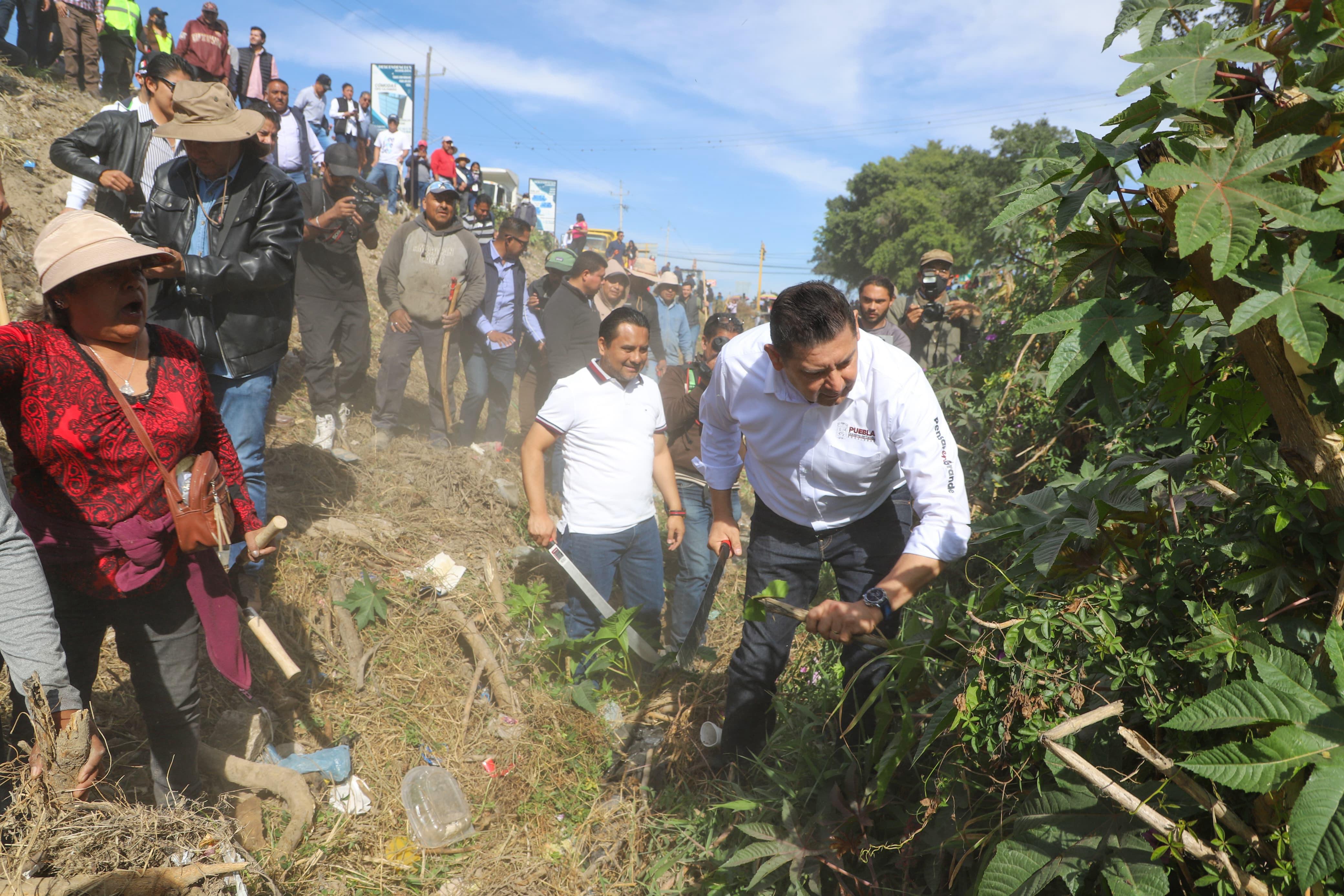 Tehuacán tendrá curtidora para elaborar zapatos escolares: Armenta