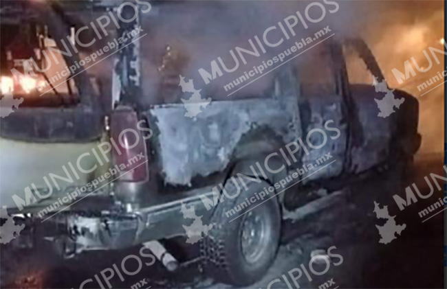 Se calcina camioneta en la México-Tuxpan en Huauchinango 