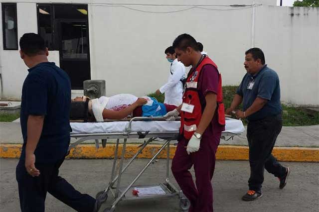 Familia herida tras volcadura en Venustiano Carranza