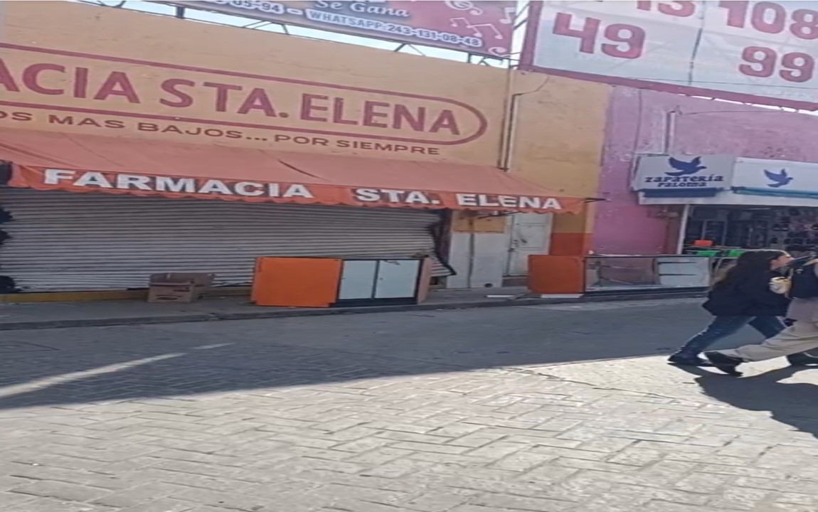 Borracho se estampa contra farmacia en el centro de Izúcar 