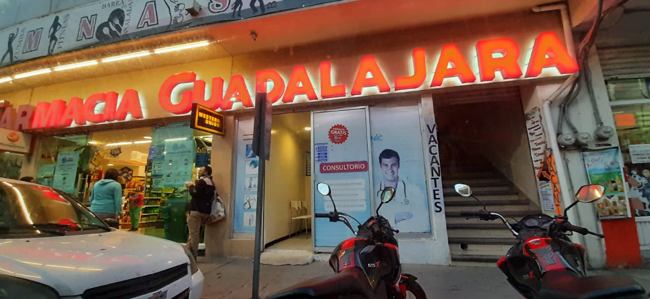 Hasta 30 recetas diarias surten farmacias en Tehuacán para atender Covid