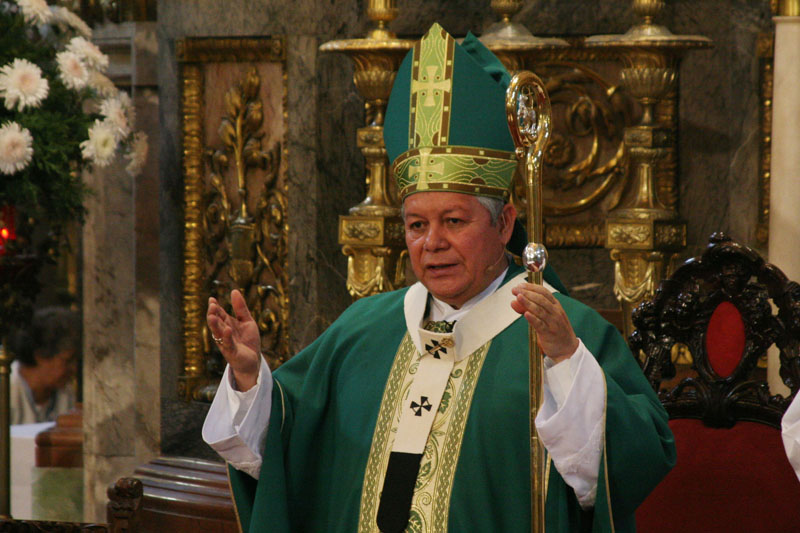 Familiares violan más que los sacerdotes, señala arzobispo de Puebla