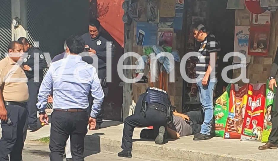 No se resistió al asalto y aun así lo balearon en miscelánea de Puebla