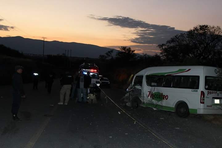 Choca transporte público y deja 10 heridos en región de Tehuacán