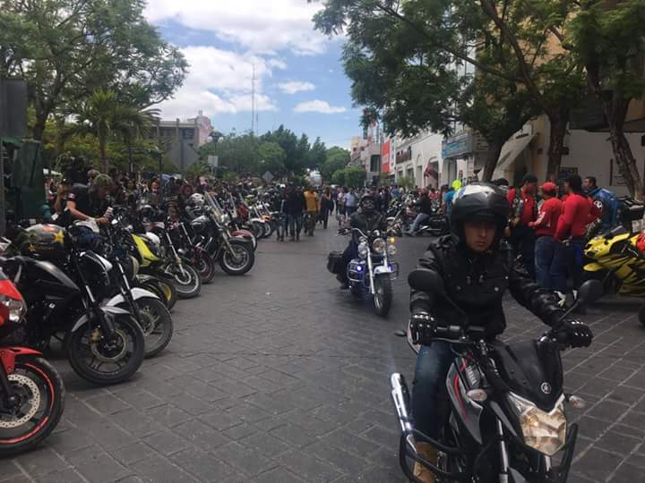 Se reúnen dos mil motociclistas en Tehuacán durante Chico Harley