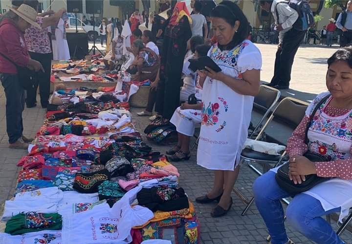 Artesanos indígenas crearán museo de prendas en Chilac