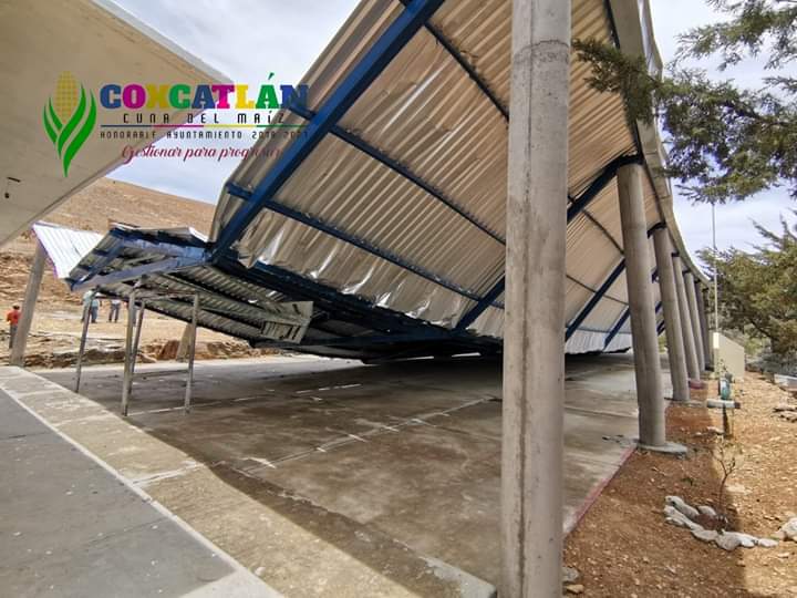 Ventarrones derriban techado en primaria de Coxcatlán