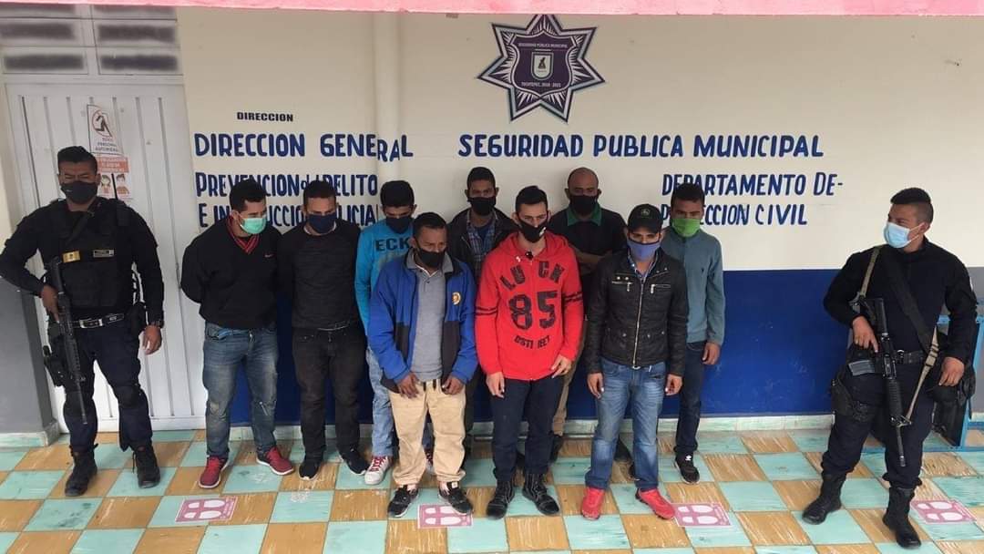 Aseguran a hondureños que pedían dinero en Tochtepec