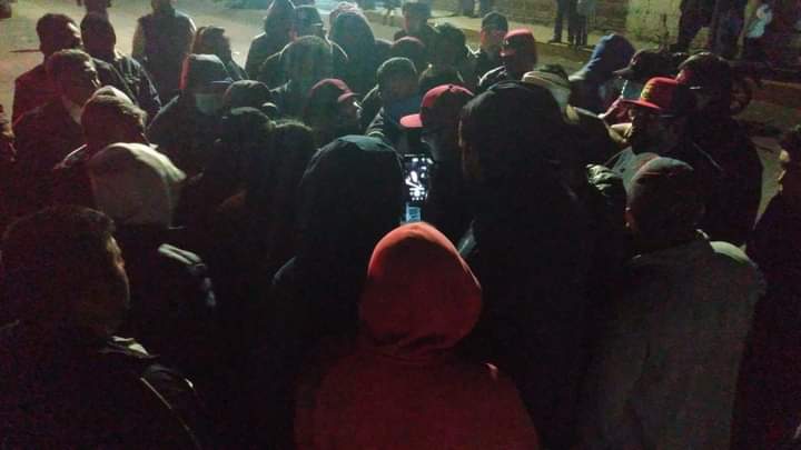 Bloquean la Amozoc-Oriental en Acajete, exigen liberar a dos detenidos