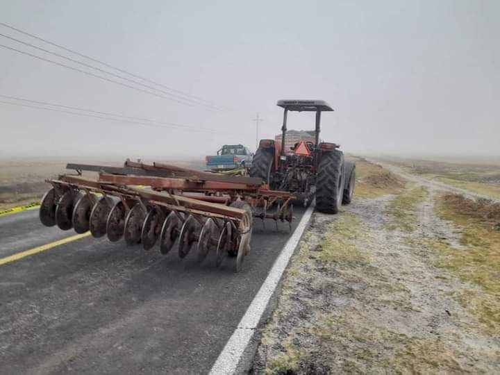 Camioneta choca contra un tractor y mata a campesino en Oriental