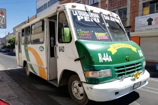 Bala perdida hiere en el cuello a pasajero de la ruta 44A en Puebla capital