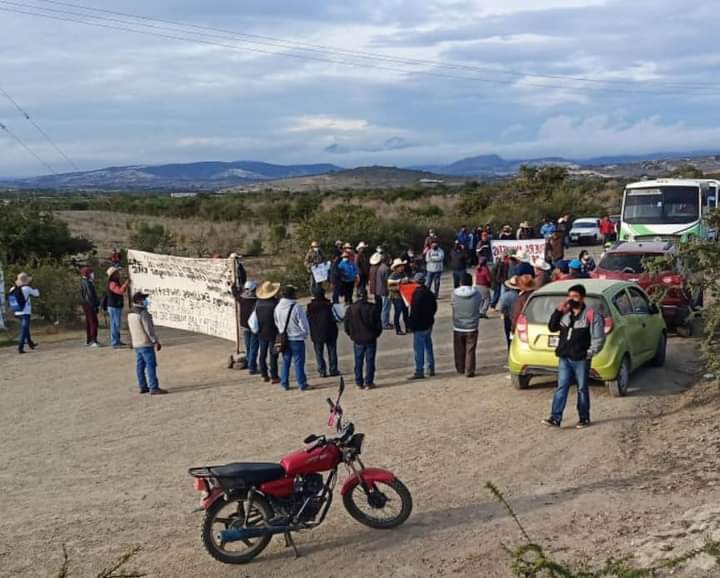 Bloqueo en granjas afecta a avicultores de Tehuacán