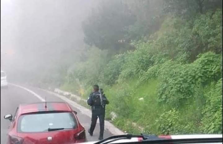 Pollero le echa tráiler a policías de Veracruz y GN lo persigue en la Puebla-Orizaba