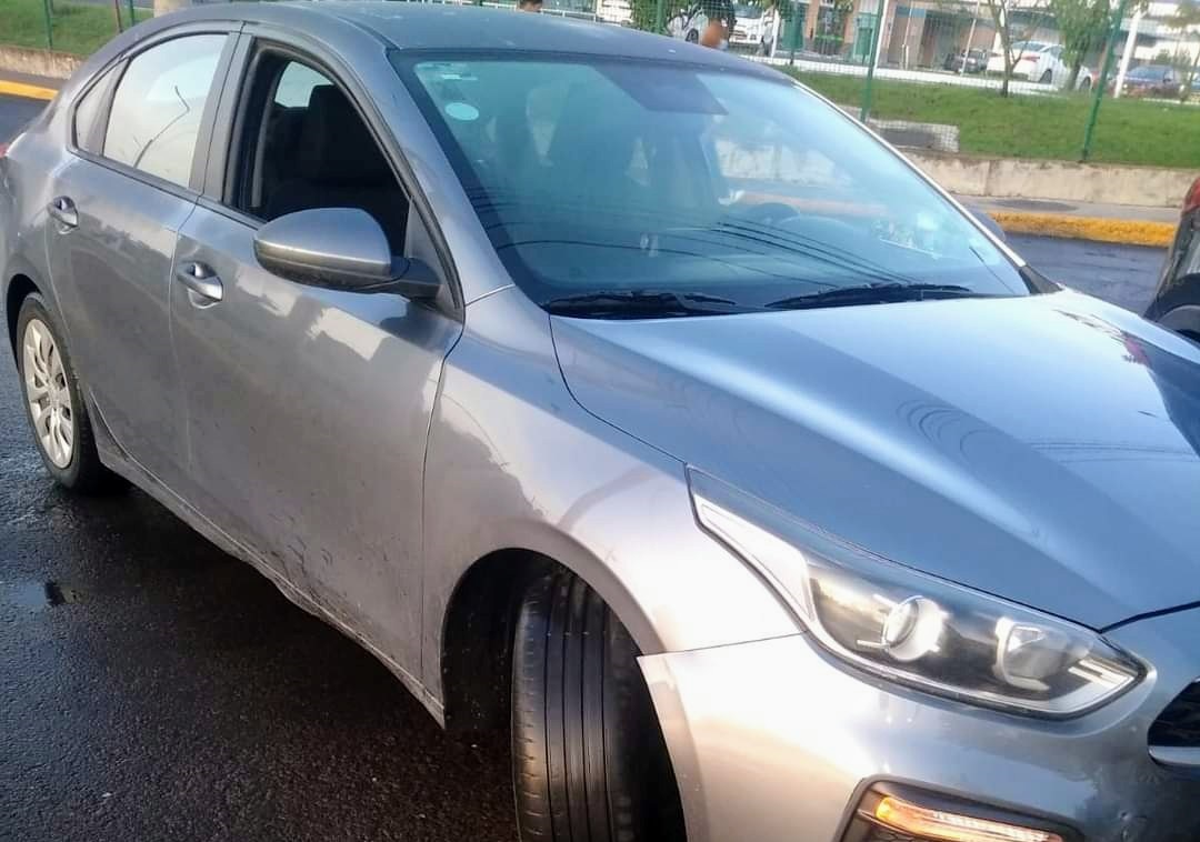 Apuñalan a conductor de taxi ejecutivo para quitarle el vehículo en Puebla