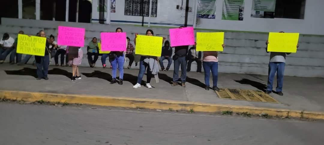 Protestan morenistas de Zihuateutla por imposición de madre de edil como candidata a la alcaldía