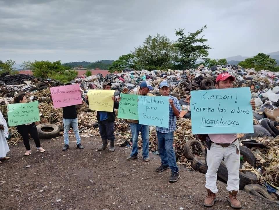 Se manifiestan en Cuetzalan contra tiradero de basura en Centro de Convenciones