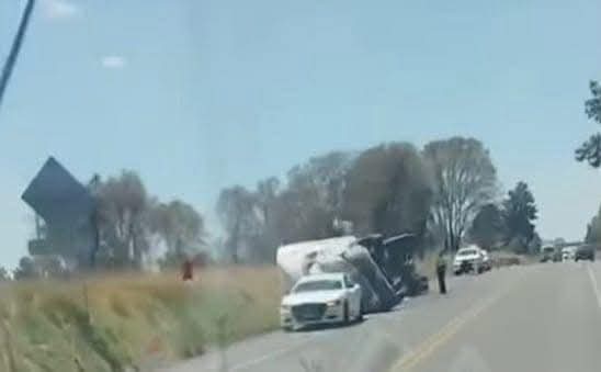 Se registra volcadura de tráiler sobre la Amozoc-Perote 