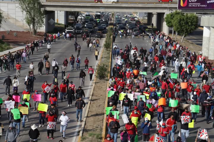 Se manifiesta en vía Atlixcáyotl la 28 de octubre por retiro de unidades piratas 
