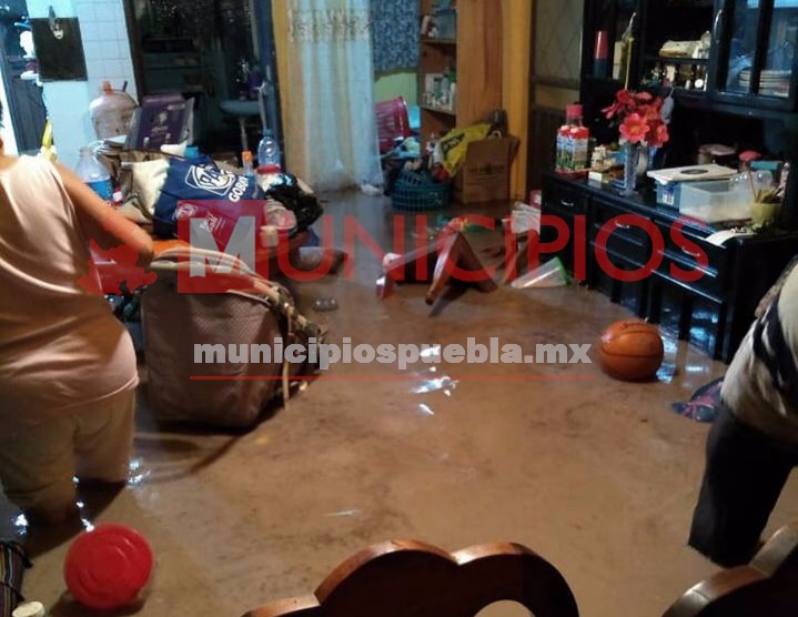 GALERÍA Se inundan viviendas en Izúcar; SGG se deslindó