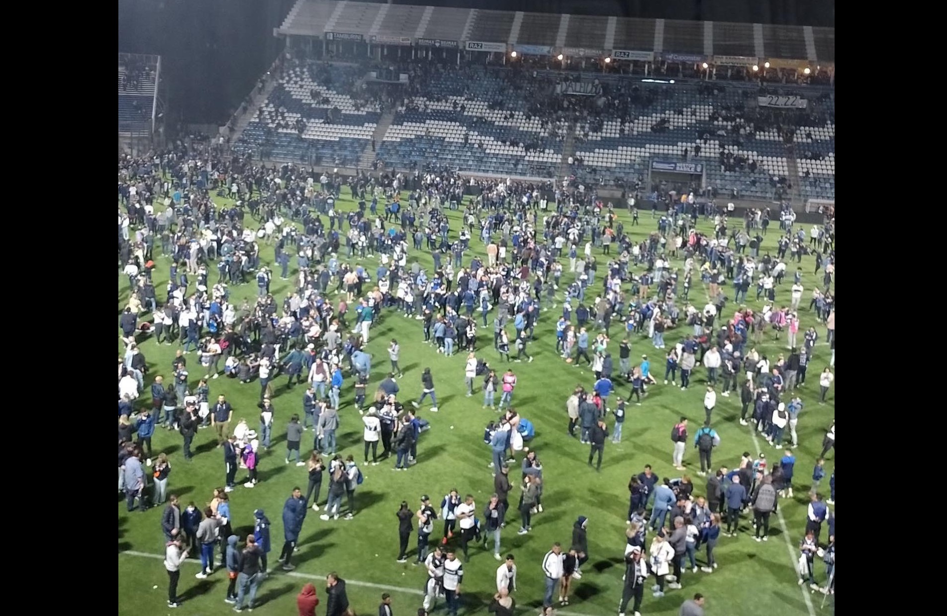 VIDEOS Violencia en partido de fútbol deja un muerto en Argentina