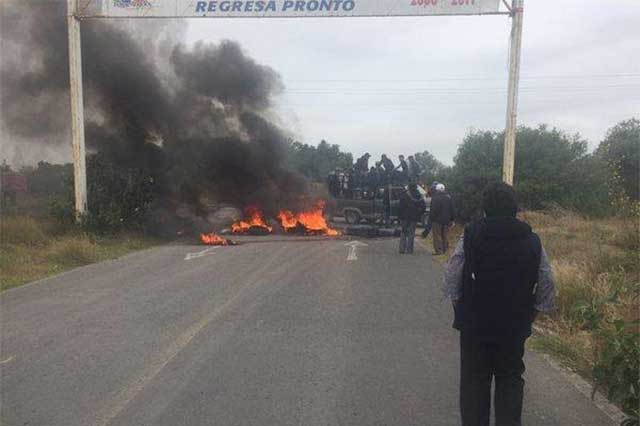 Arrestan a 2 acusados de quemar vehículos en Felipe Ángeles