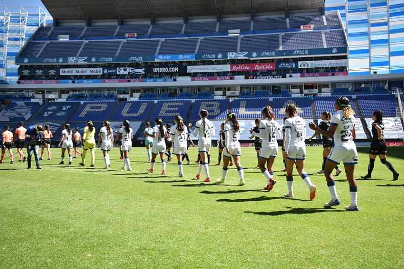 Futbolistas mujeres ganan 0.6% del sueldo promedio de los hombres