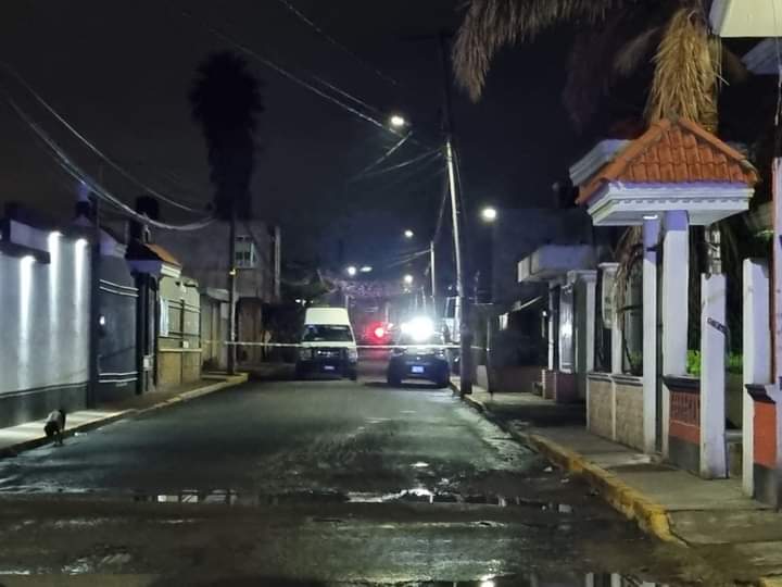 Hallan cuerpo de mujer con disparo en el pecho en Acajete