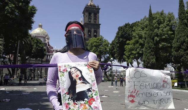 La ahorcó y dejó su cuerpo debajo de la cama en Totimehuacán