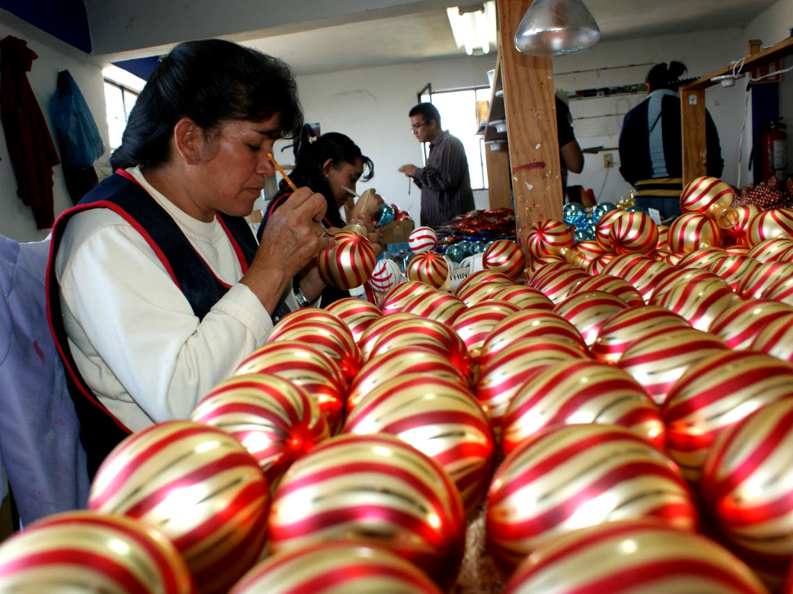 Inicia la venta de esfera navideña en Chignahuapan