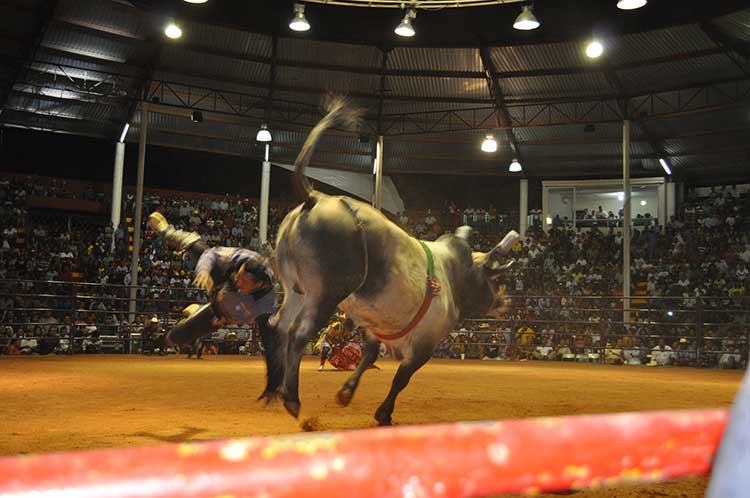 Folklore y colorido en la Feria del Miércoles de Ceniza en Tecomatlán