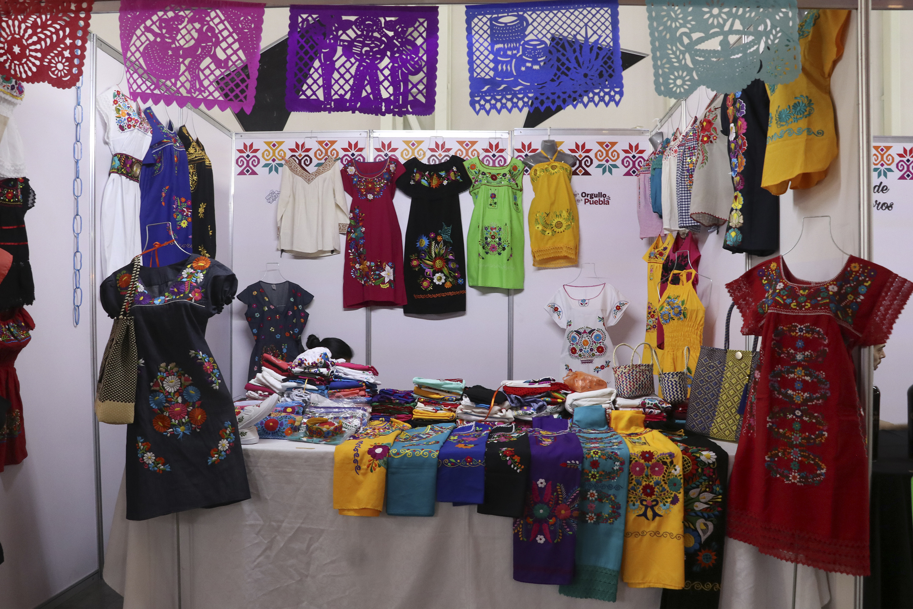 Impulsa Gobierno del Estado al sector artesanal en la Feria de Puebla