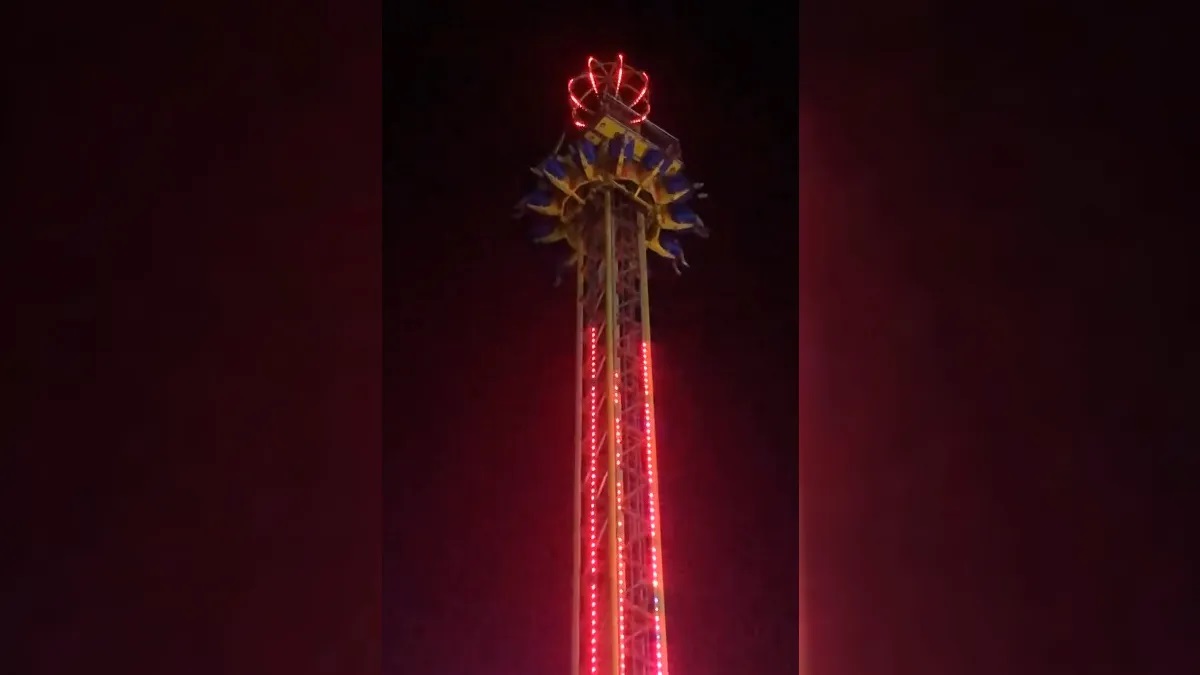 VIDEO Grupo queda atrapado en juego mecánico en Feria de Tizayuca
