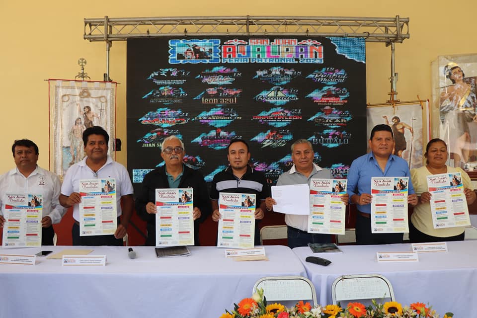 Presentan cartelera de la Feria en honor a San Juan Bautista en Ajalpan