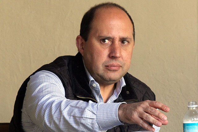 Desmiente Manzanilla su renuncia al gabinete de Barbosa