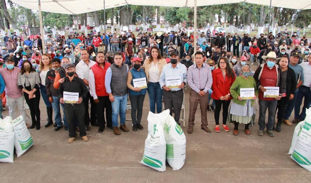 Alvarado realiza 2da entrega de apoyo de fertilizantes de Huejotzingo