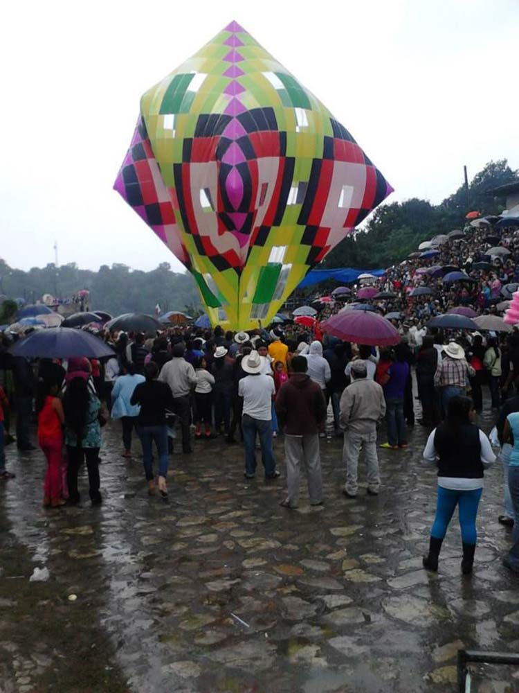 Todo un éxito el noveno Festival de Globos en Zozocolco