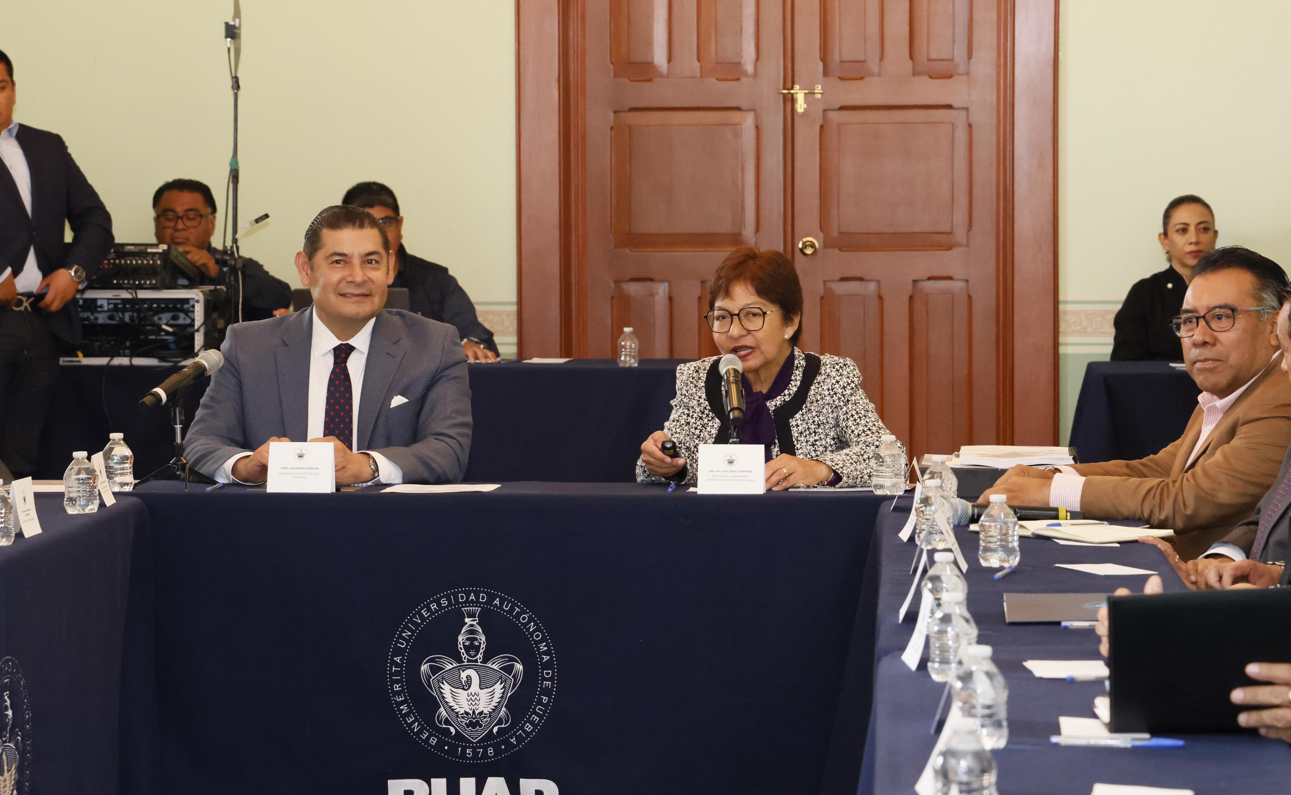 Alejandro Armenta refrenda compromiso de caminar de la mano con la BUAP