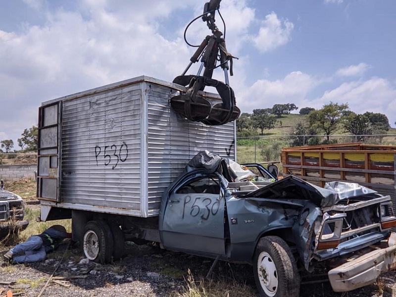 Destruye FGR 54 vehículos usados para delinquir en Puebla