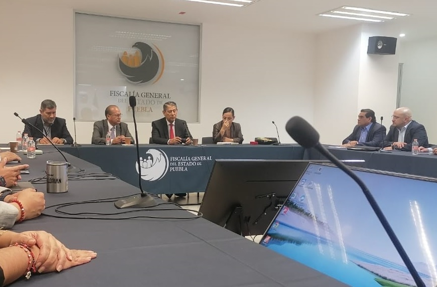 FGR y FGE pactan coordinación en investigaciones federales en Puebla