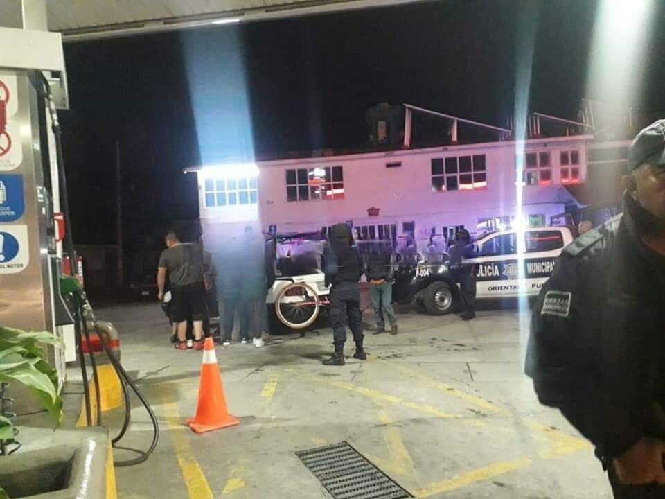 Olvidan coronavirus y arman fiesta en gasolinera de Oriental