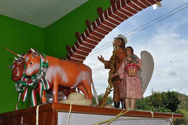 Financian migrantes fiesta patronal de San Isidro en Chietla