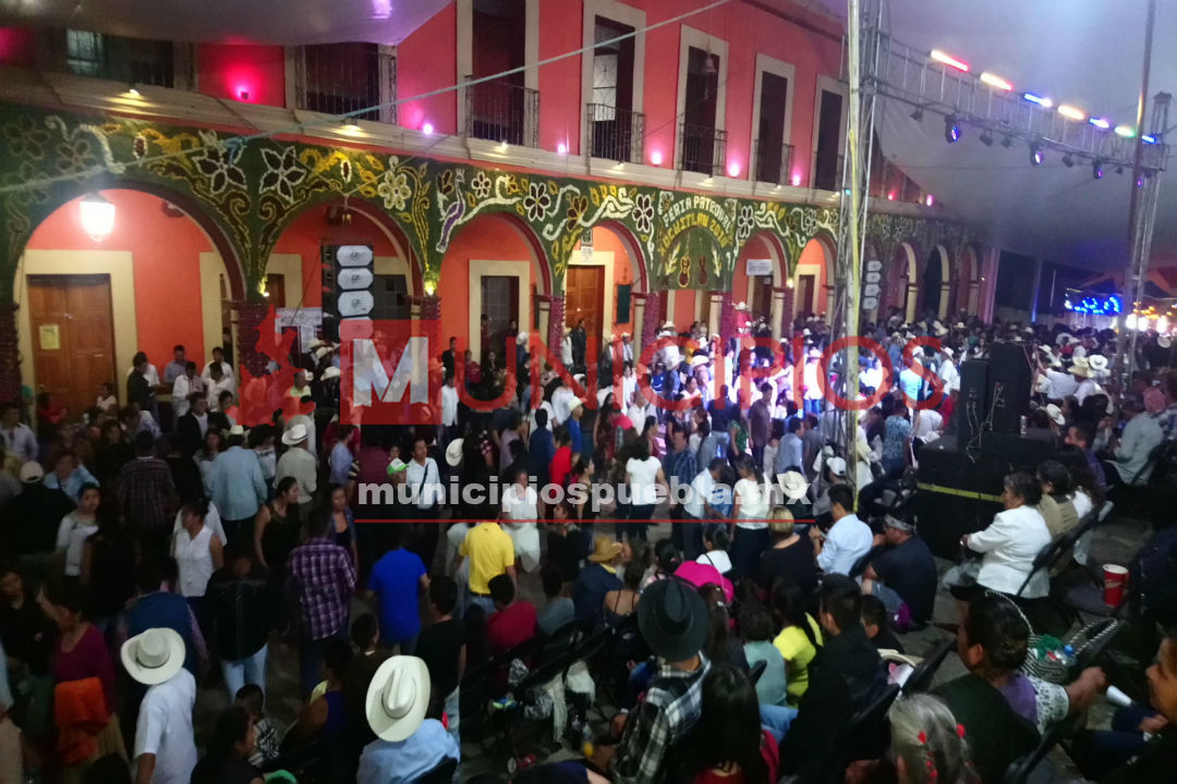 Con éxito se realiza Huapangueada en Xochitlán