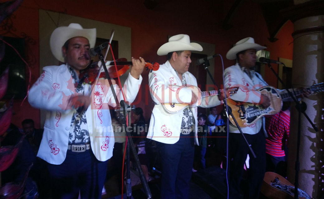 Con éxito se realiza Huapangueada en Xochitlán