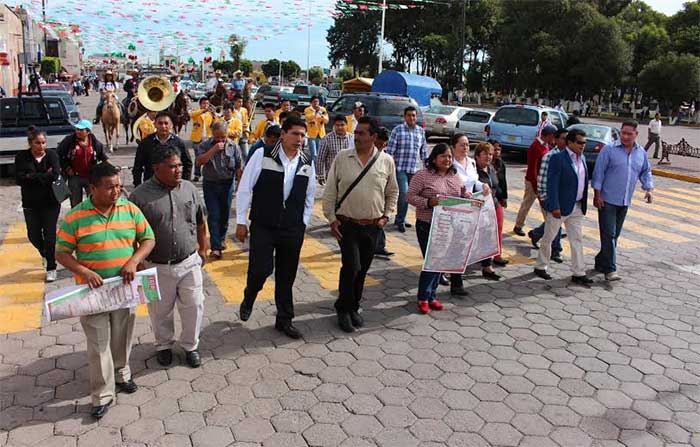 Coloca edil bando de fiestas patrias en Huejotzingo