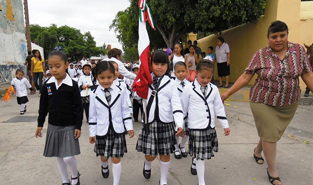 También conmemoran el 5 de mayo en región de Izúcar con desfiles