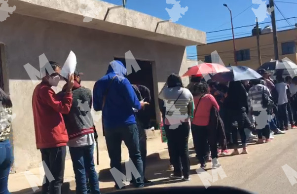 Largas filas y horas de espera en vacunación covid para adolescentes en zona conurbada